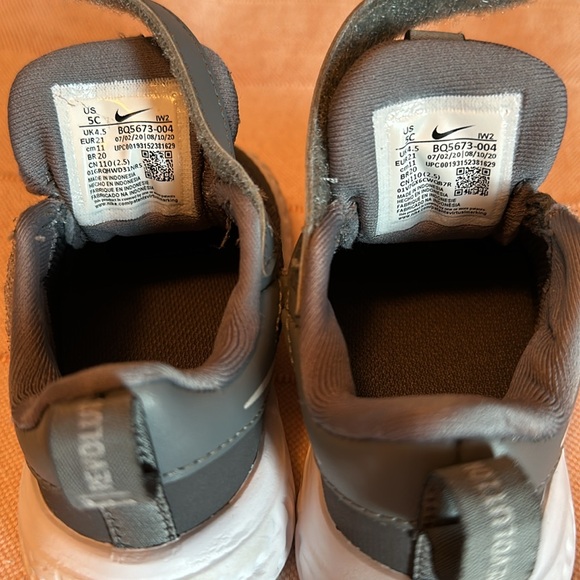 Nike Revolution sneakers size 5c - Picture 5 of 7